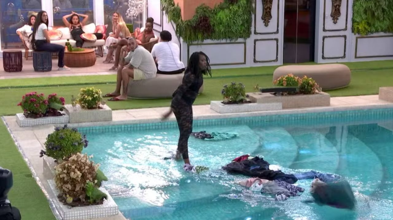 BBB 24: Leidy Elin joga roupa de Davi na piscina em meio à discussão acalorada Lorena Bueri