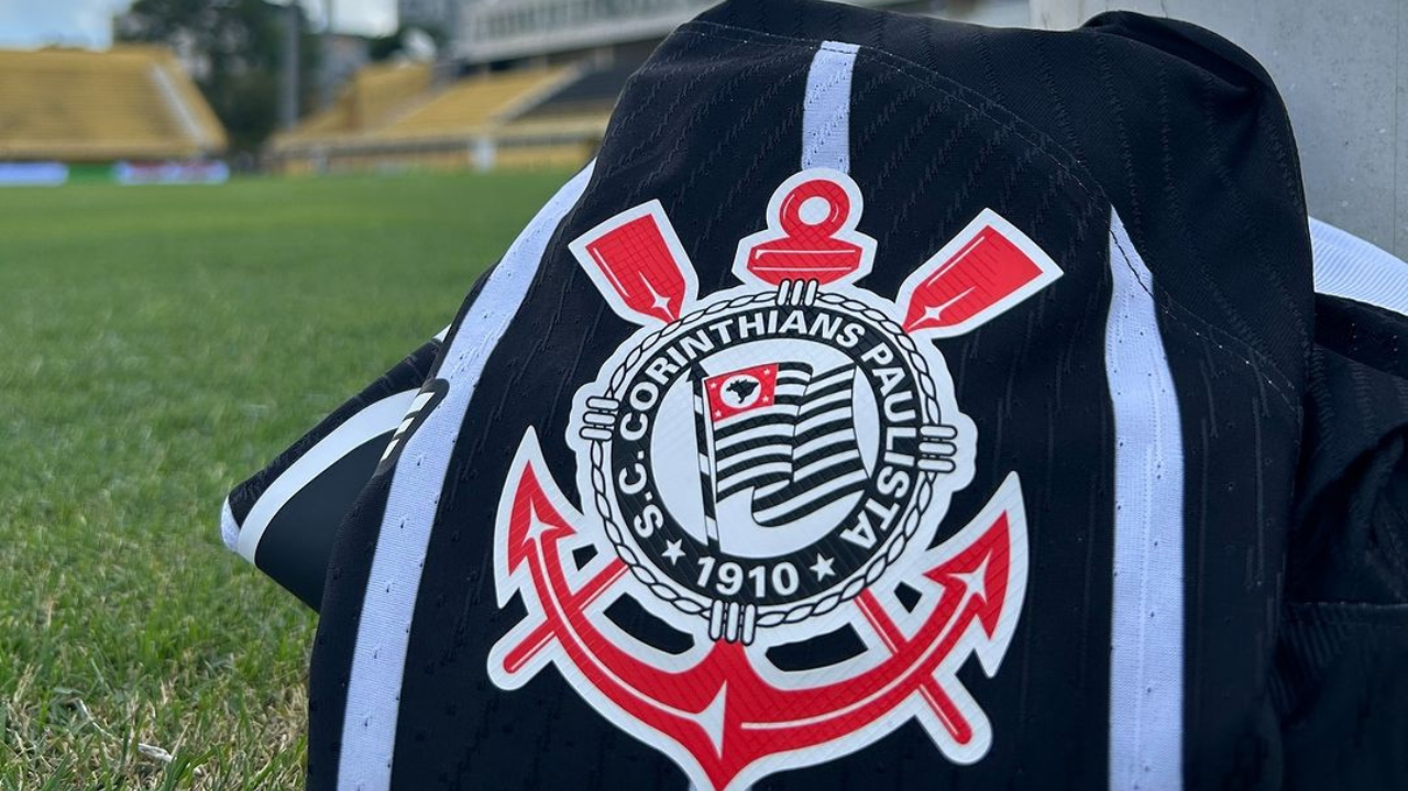 Corinthians regulariza atrasos de pagamento e jogadores rcebem por direitos de imagem Lorena Bueri