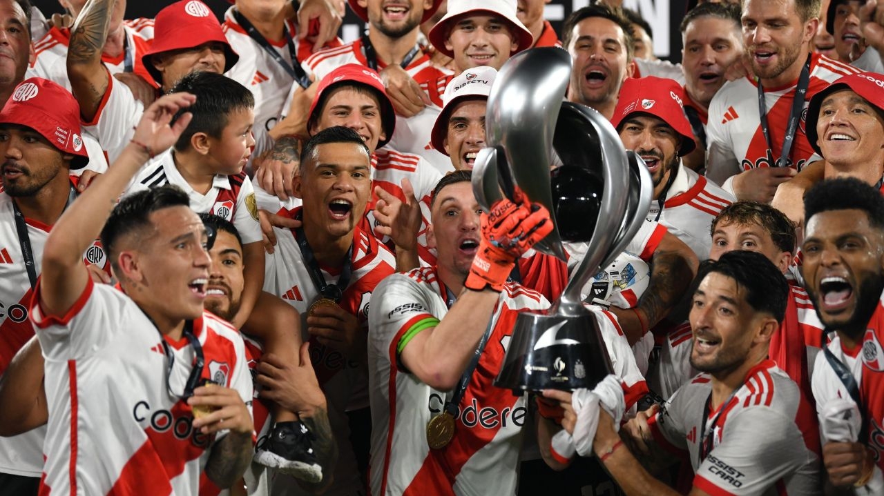 River Plate vence Estudiantes na Supercopa Argentina e conquista o tricampeonato Lorena Bueri