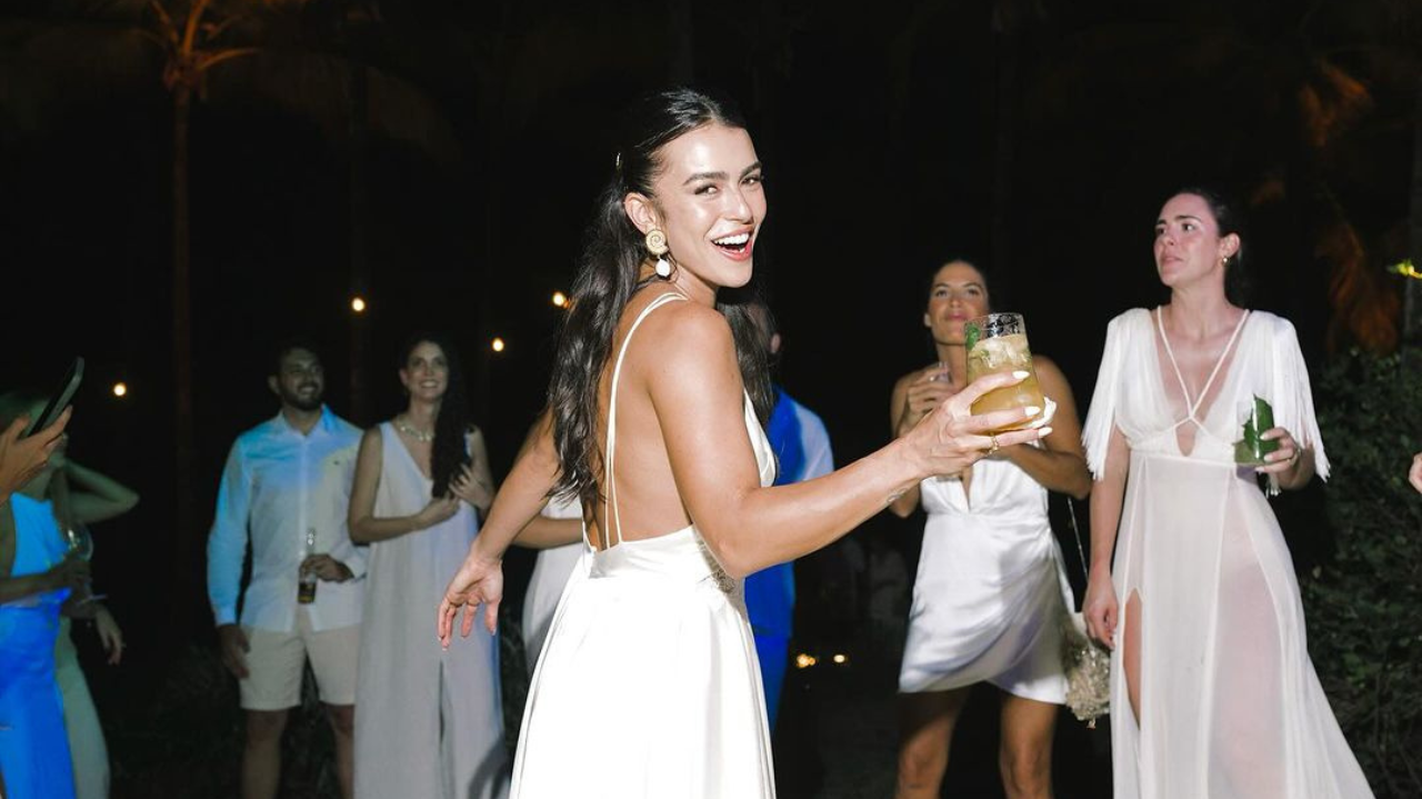 Confira o look de Mari Saad em sua festa pré-casamento com Rômulo Arantes Lorena Bueri