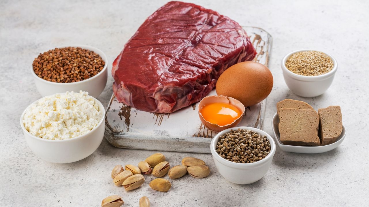 Exagerar no consumo de proteínas pode fazer mal à saúde, revela estudo Lorena Bueri