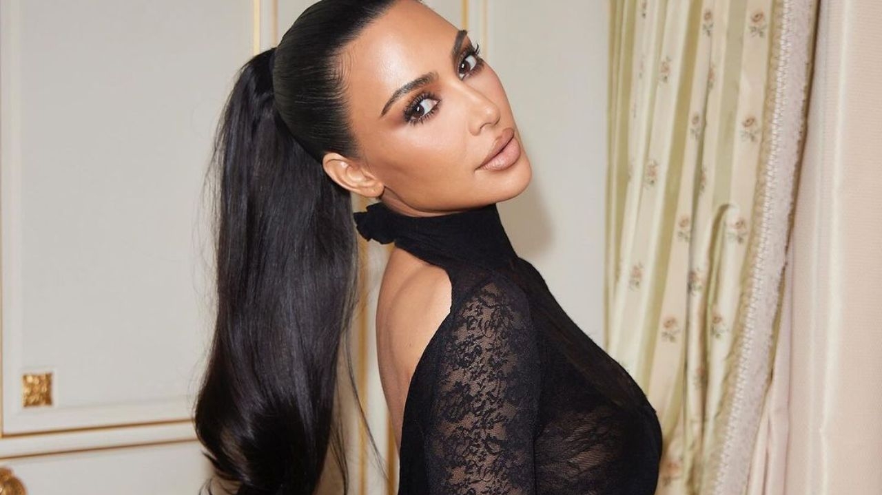 Kim Kardashian é acusada de “ecoterrorismo” por usar jatinho particular em excesso Lorena Bueri