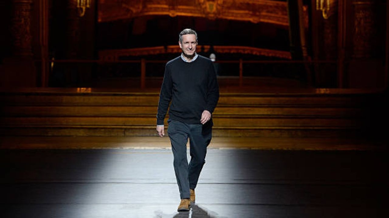 Dries Van Noten confirma aposentadoria  Lorena Bueri