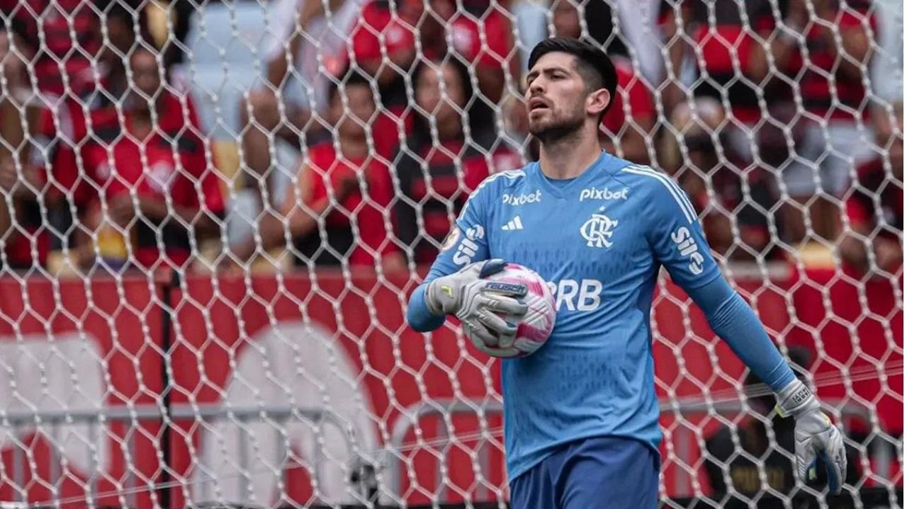 Augustín Rossi, do Flamengo, mira títulos ganhos por Cantarele, de quem bateu o recorde Lorena Bueri