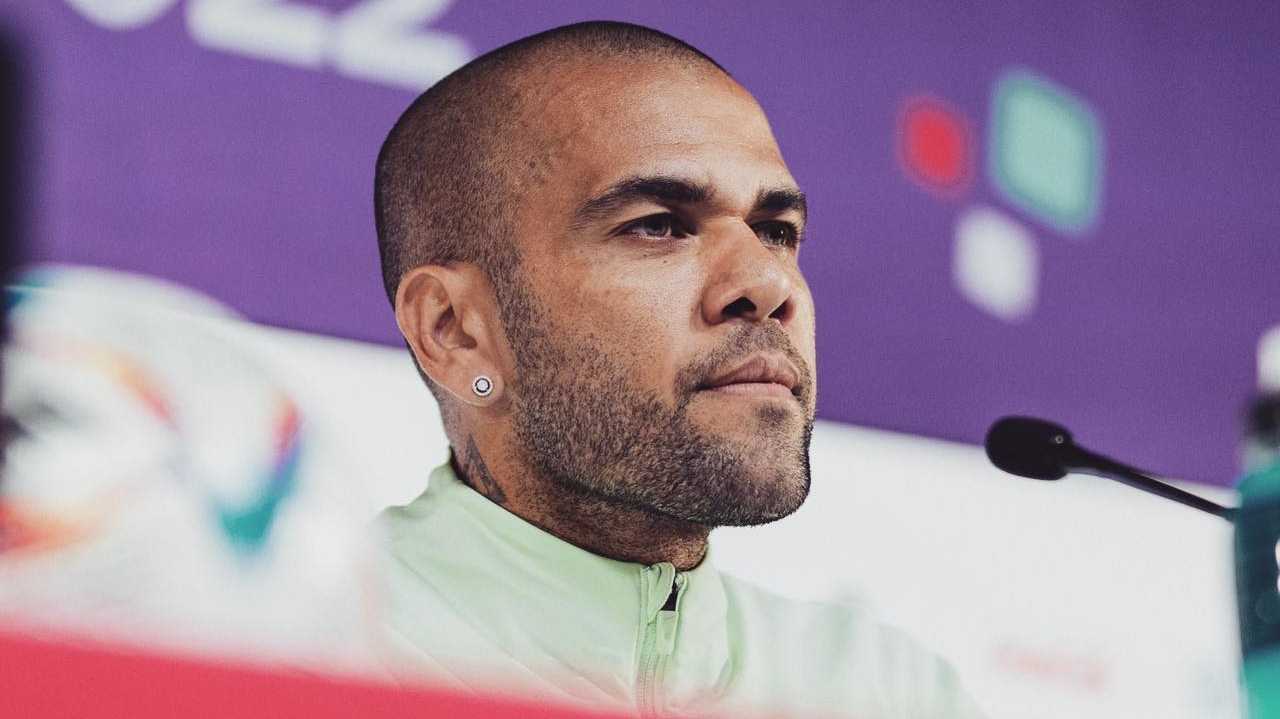 Sem pagar a fiança, Daniel Alves continuará preso até segunda-feira Lorena Bueri