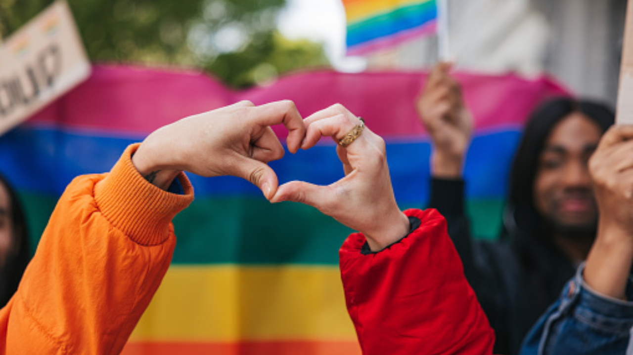 Rússia rotula movimento LGBT como 'terrorista' em meio a escalada repressiva Lorena Bueri