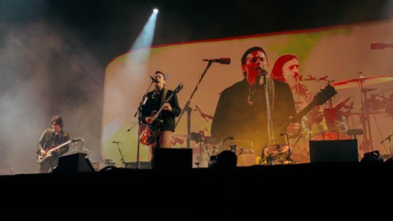 Lollapalooza 2024: Kings Of Leon faz apresentação nostálgica com seus maiores clássicos  Lorena Bueri