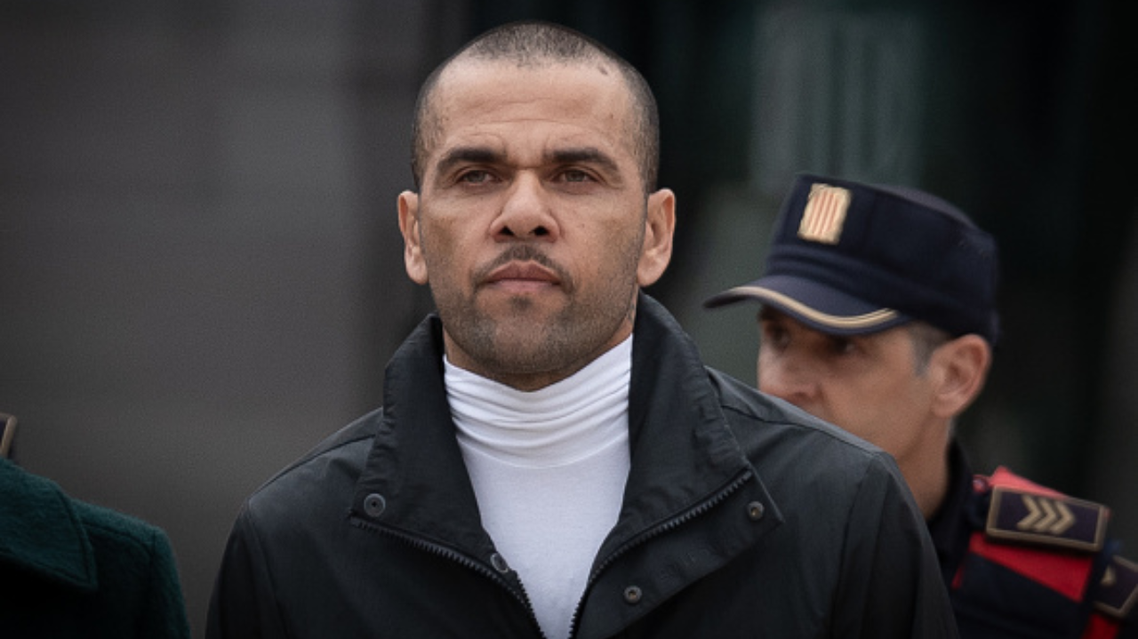 Daniel Alves deixa prisão após pagamento de fiança em Barcelona Lorena Bueri