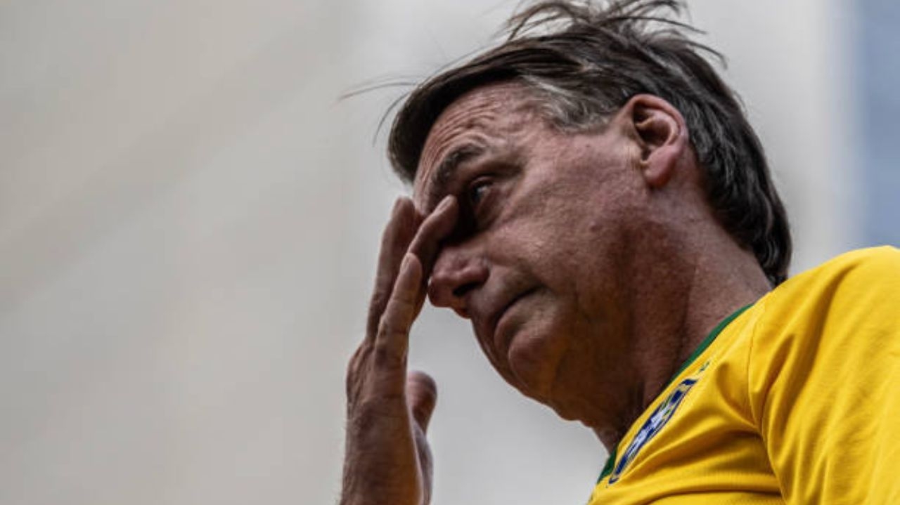Moraes exige que Bolsonaro explique estada na embaixada da Hungria  Lorena Bueri