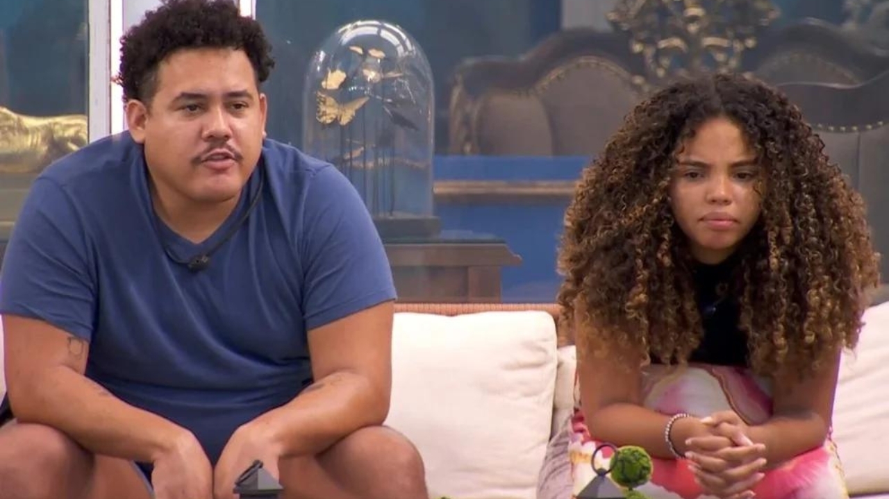 BBB 24: Lucas pede que Pitel mude de assunto após sister sugerir gestos carinhosos para Camila  Lorena Bueri
