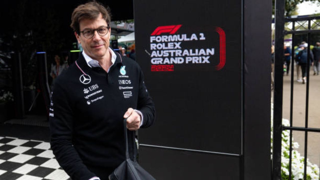 Chefe da Mercedes quer tricampeão para vaga de Lewis Hamilton Lorena Bueri