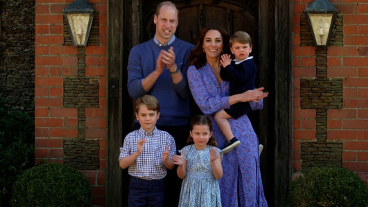 Kate Middleton e Príncipe William não foram à missa de Páscoa no decorrer de tratamento de câncer  Lorena Bueri