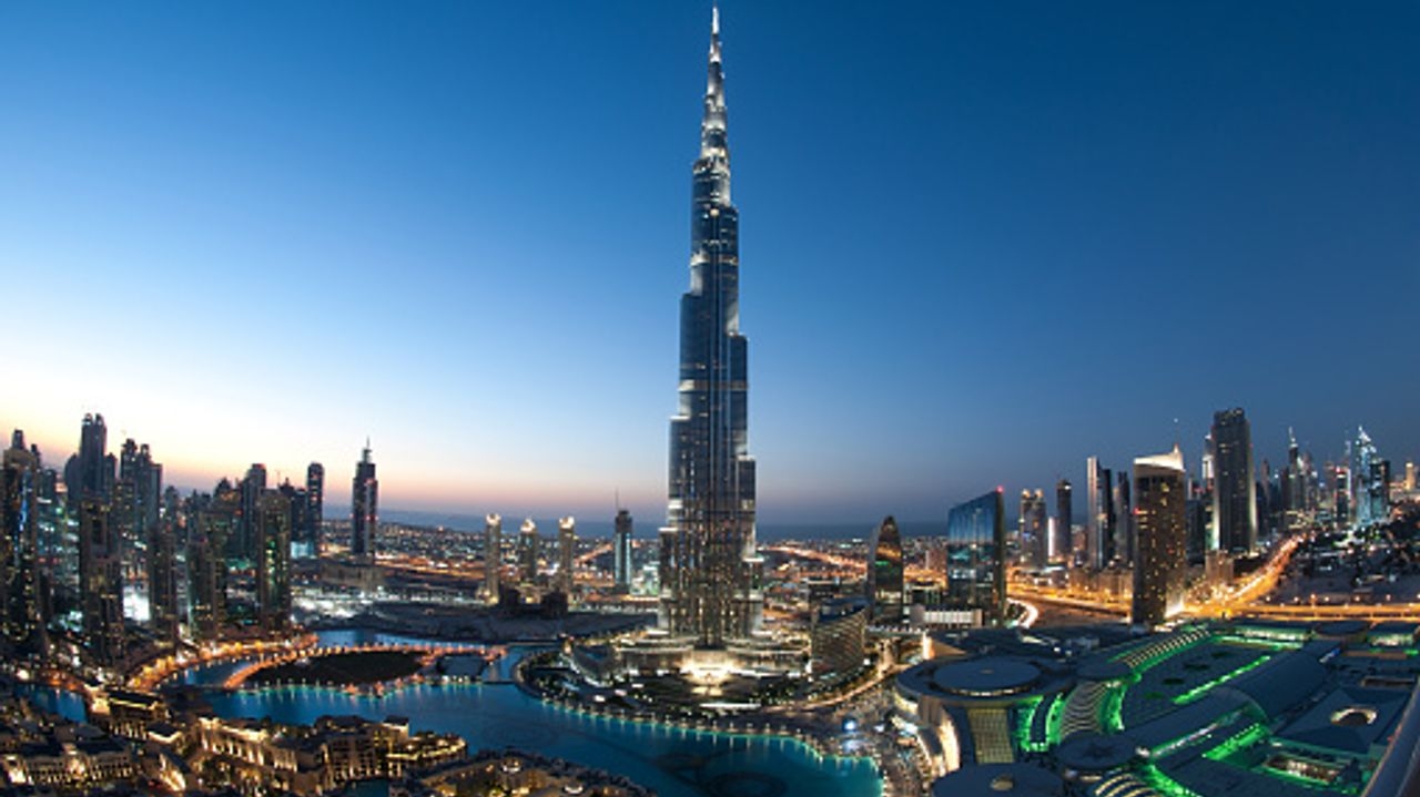 Dubai divulga estratégias econômicas do país e metas até 2033 Lorena Bueri