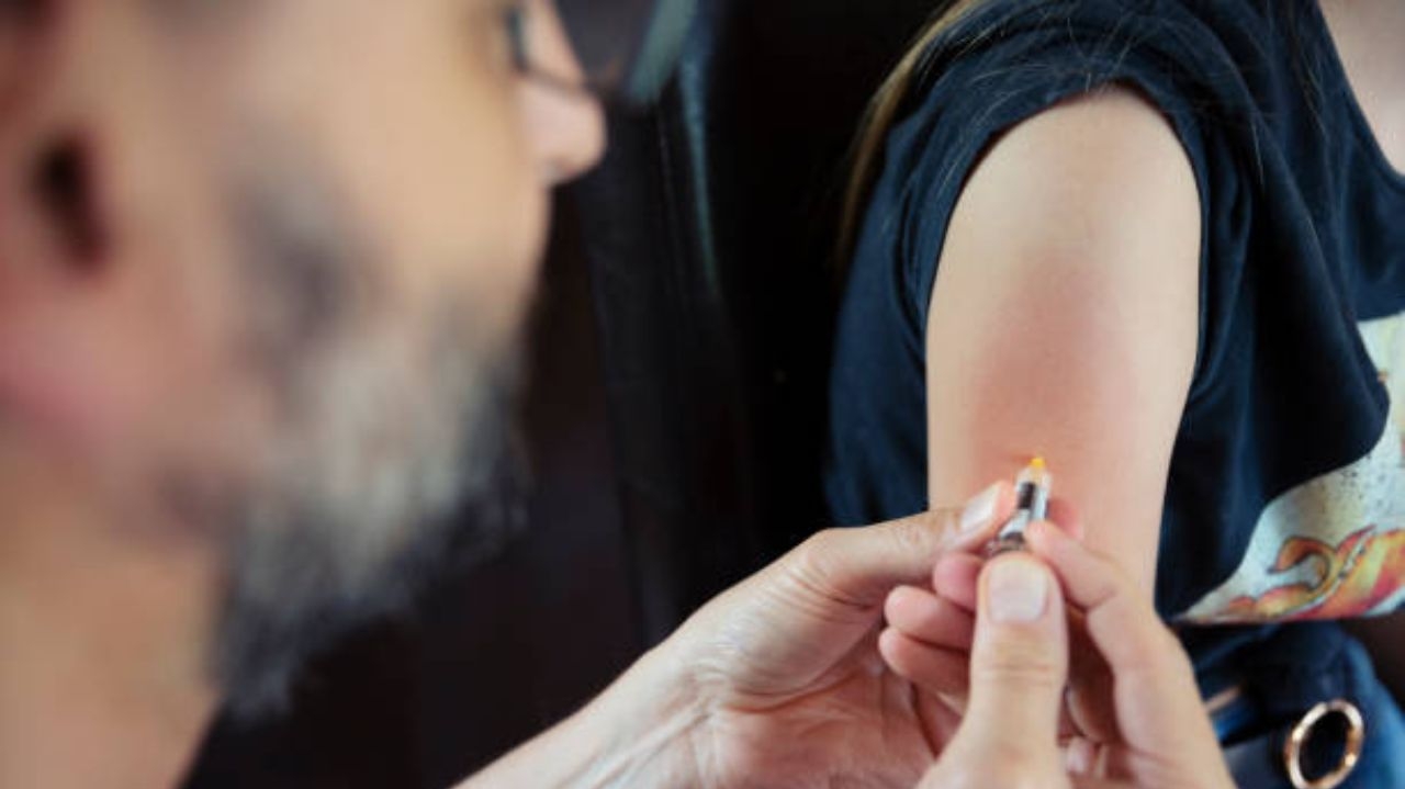 Nova política de vacinação no Brasil determina dose única contra o HPV Lorena Bueri