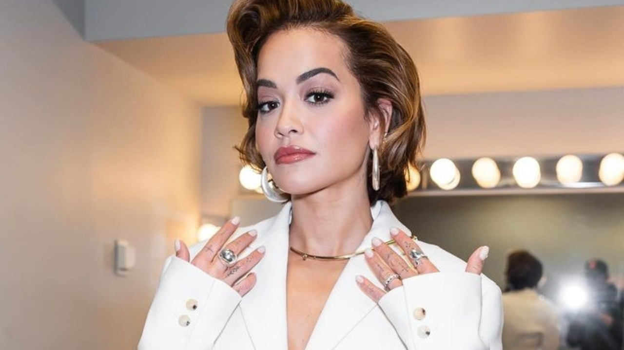 Rita Ora lança marca de produtos para cuidados capilares Lorena Bueri