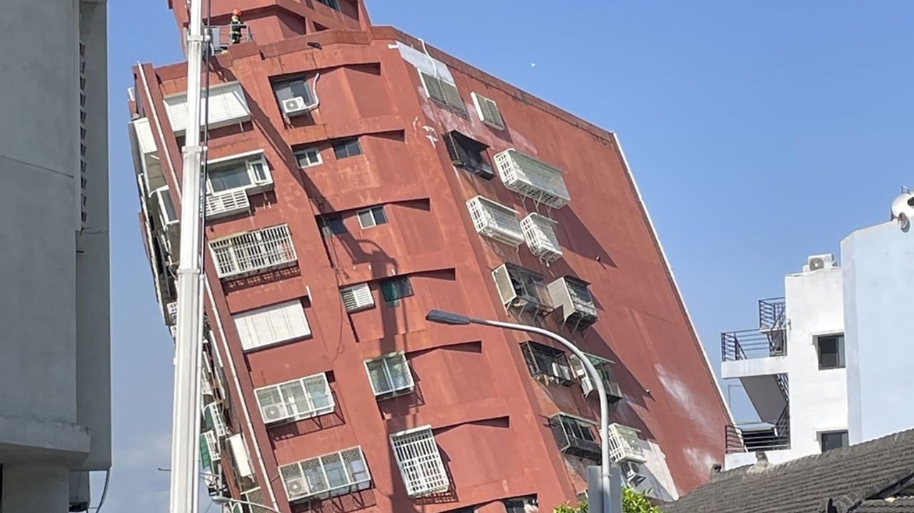 Terremoto deixa 9 vítimas fatais e 700 feridos em Taiwan Lorena Bueri