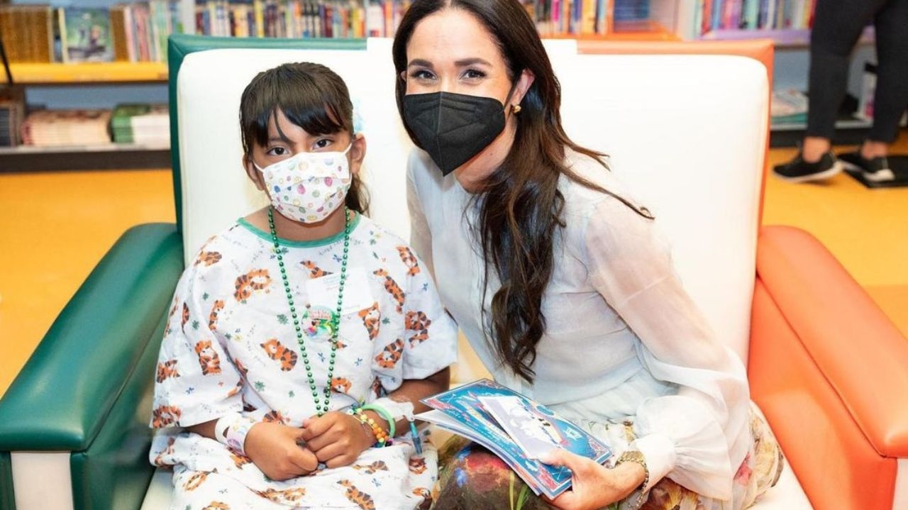 Meghan Markle visita hospital infantil em Los Angeles e lê histórias para crianças  Lorena Bueri