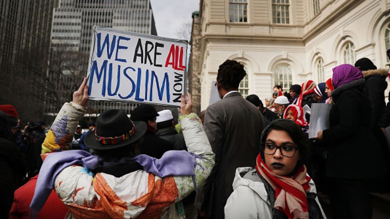 Nova York pagará multa de US$ 17,5 milhões por forçar mulheres muçulmanas a retirarem hijabs Lorena Bueri