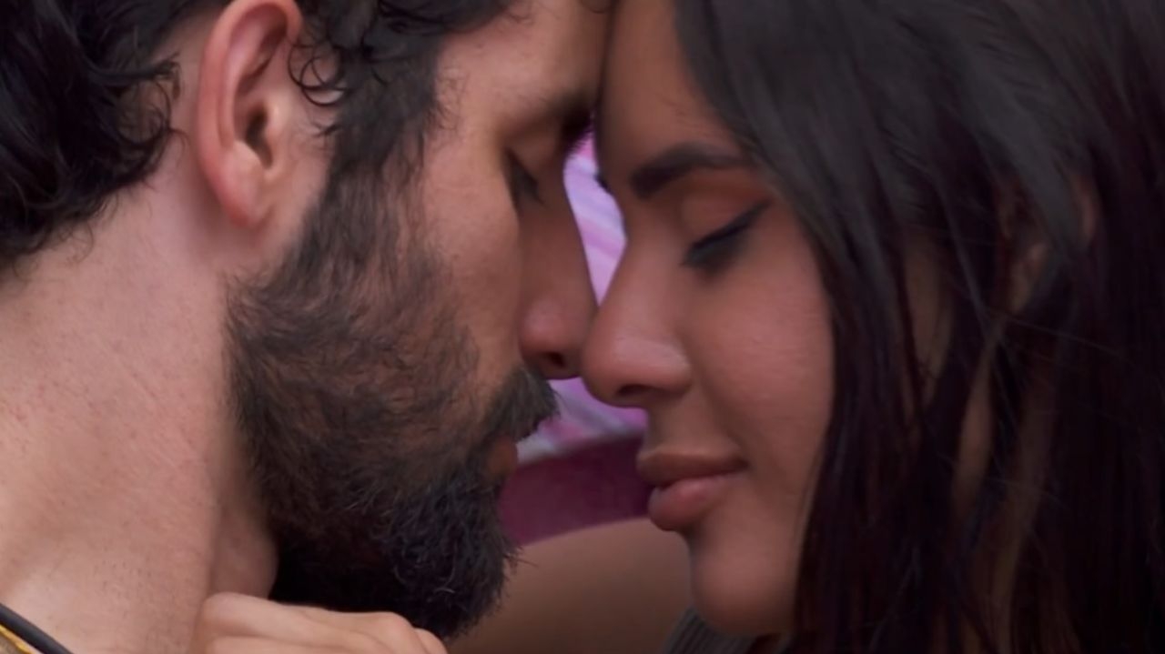 BBB24: o primeiro beijo entre Matteus e Isabelle Lorena Bueri