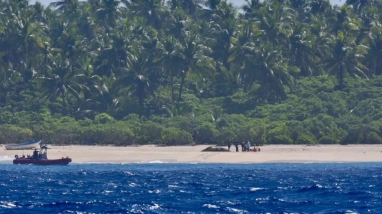 Mensagem vista do alto assegura o recolhimento de pescadores em ilha do Pacífico Lorena Bueri