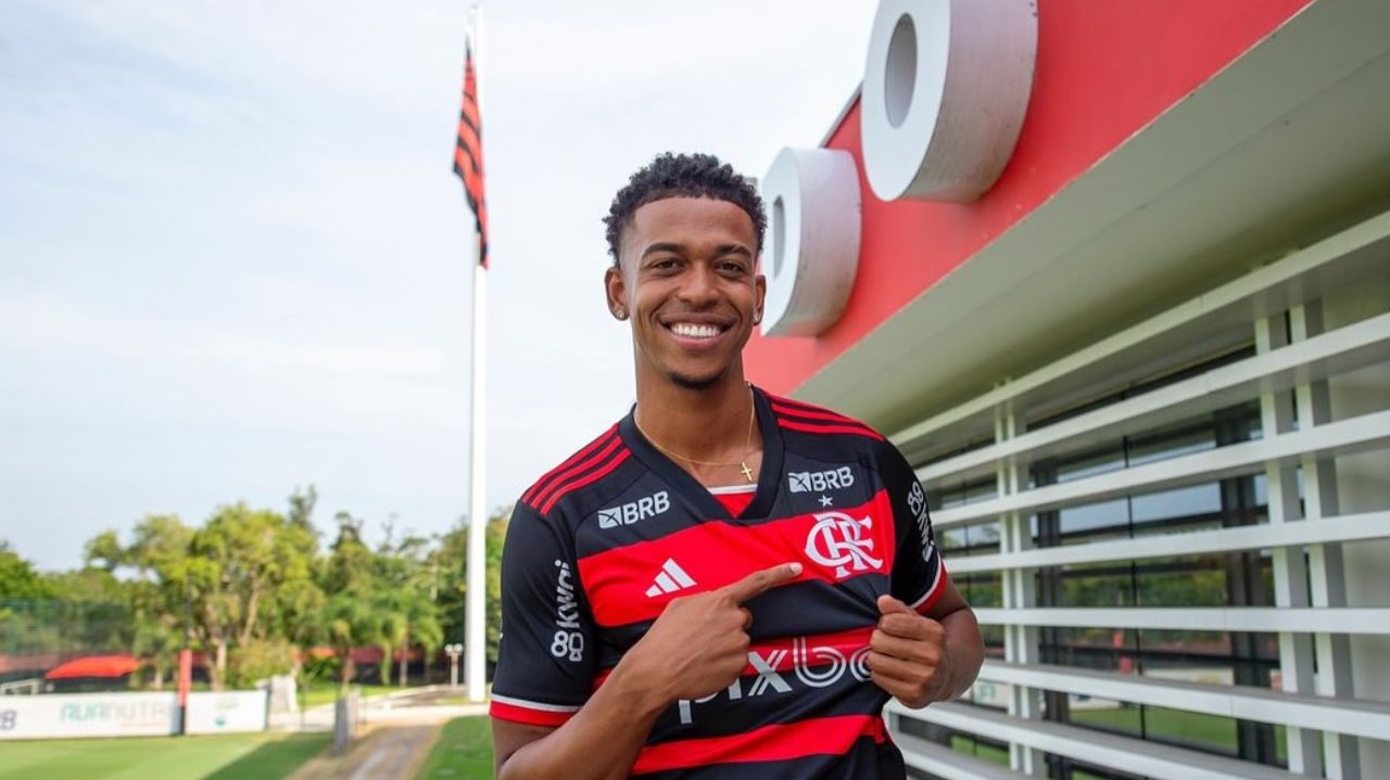Carlinhos tem seu BID regularizado e pode estrear pelo Flamengo no Brasileirão Lorena Bueri