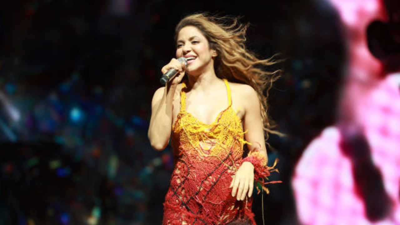 Shakira se apresenta de surpresa no festival de música 'Coachella'  e anuncia turnê mundial Lorena Bueri