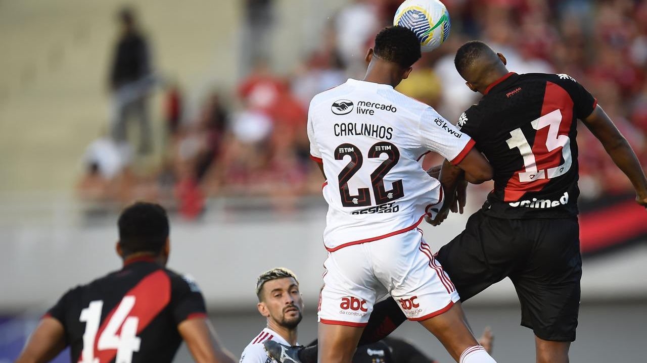 Flamengo estreia no Brasileiro com vitória sobre o Atlético Goianiense Lorena Bueri