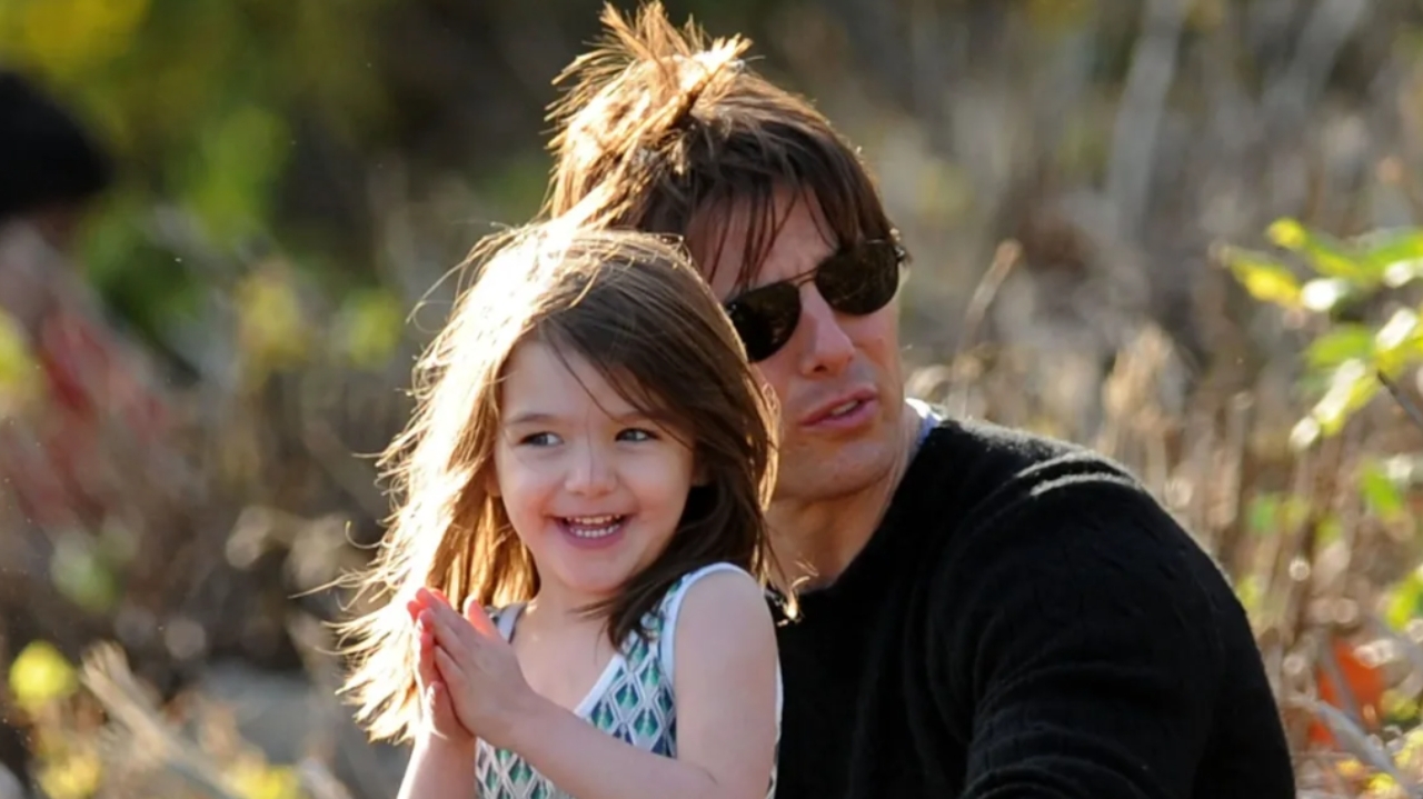 Suri, filha de Tom Cruise e Kate Holmes, não vê o pai há mais de uma década Lorena Bueri