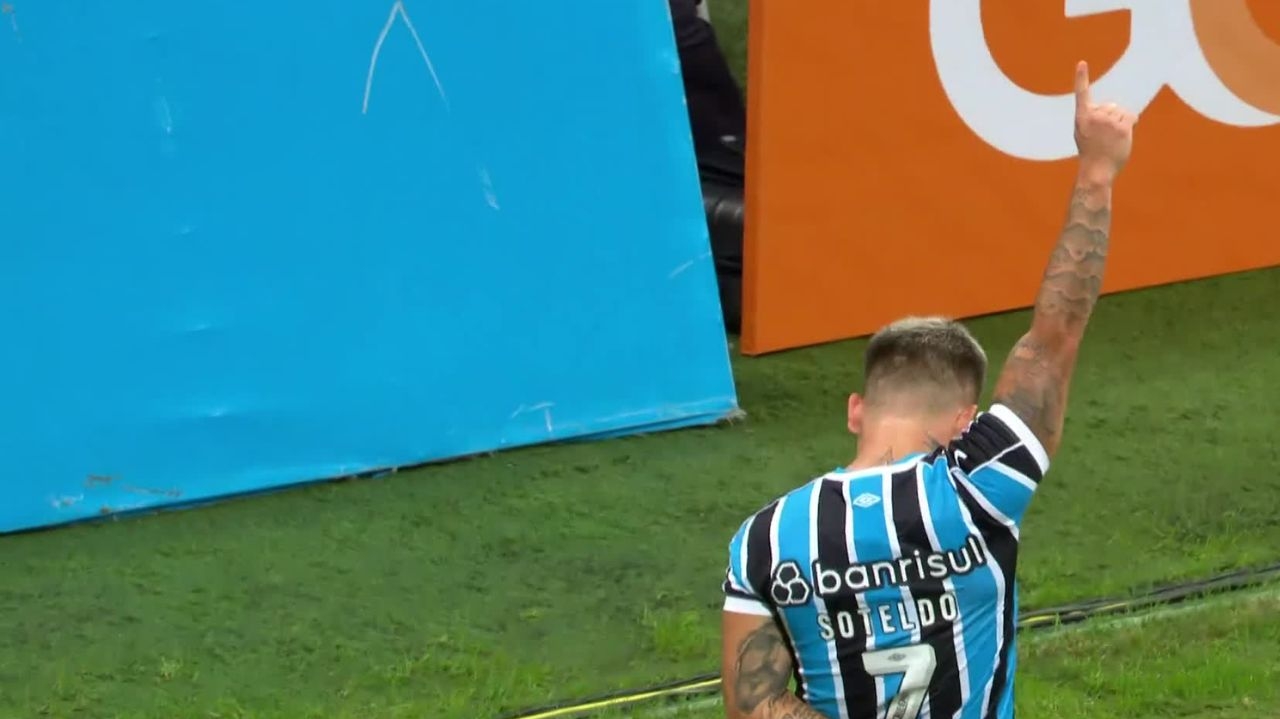 Grêmio vence Athletico-PR em jogo pelo Campeonato Brasileiro Lorena Bueri