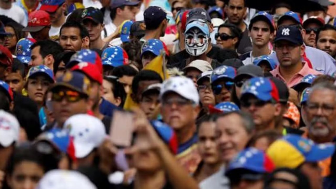 Edmundo González: opositor desafia Maduro nas eleições presidencias da Venezuela  Lorena Bueri