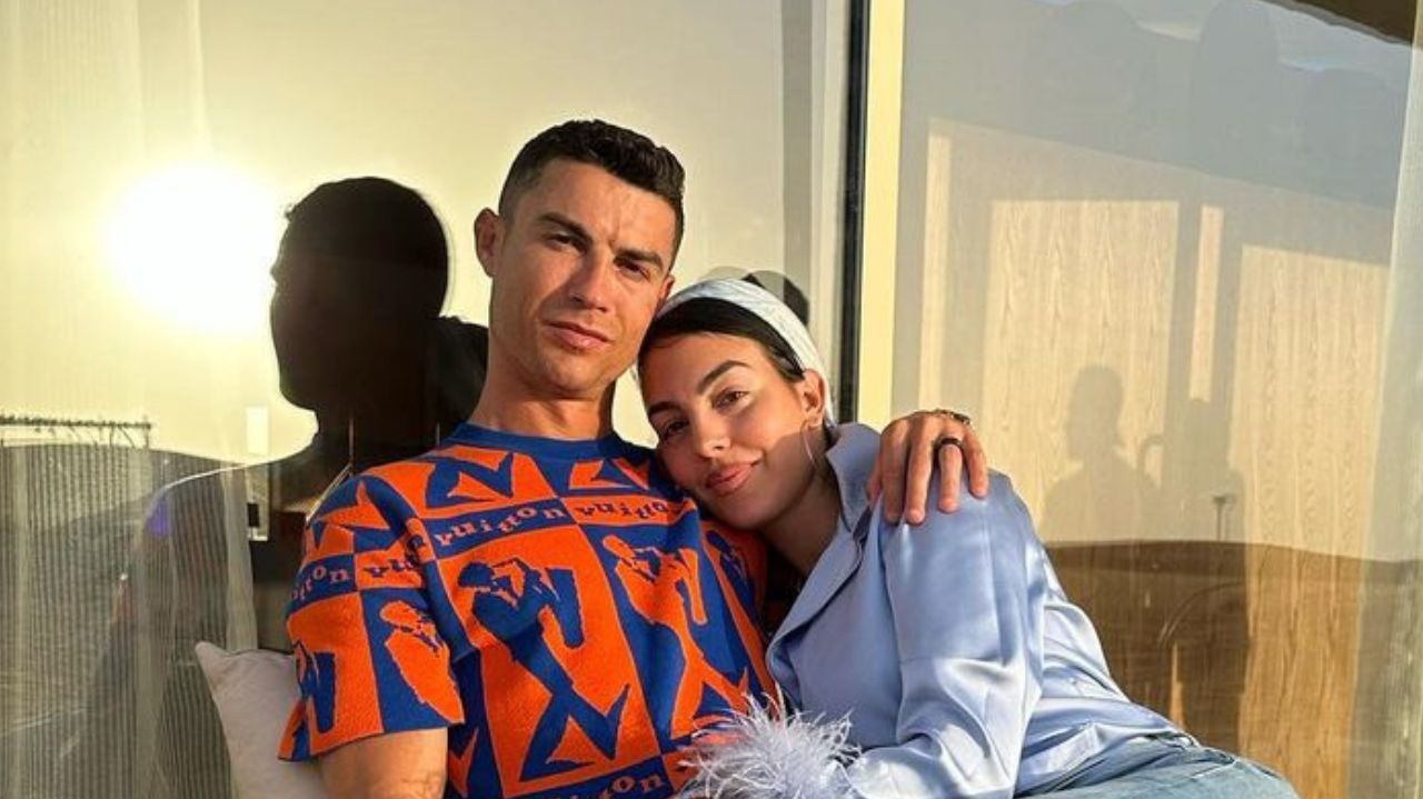 Após expulsão polêmica, Cristiano Ronaldo e Georgina Rodríguez fazem viagem romântica Lorena Bueri
