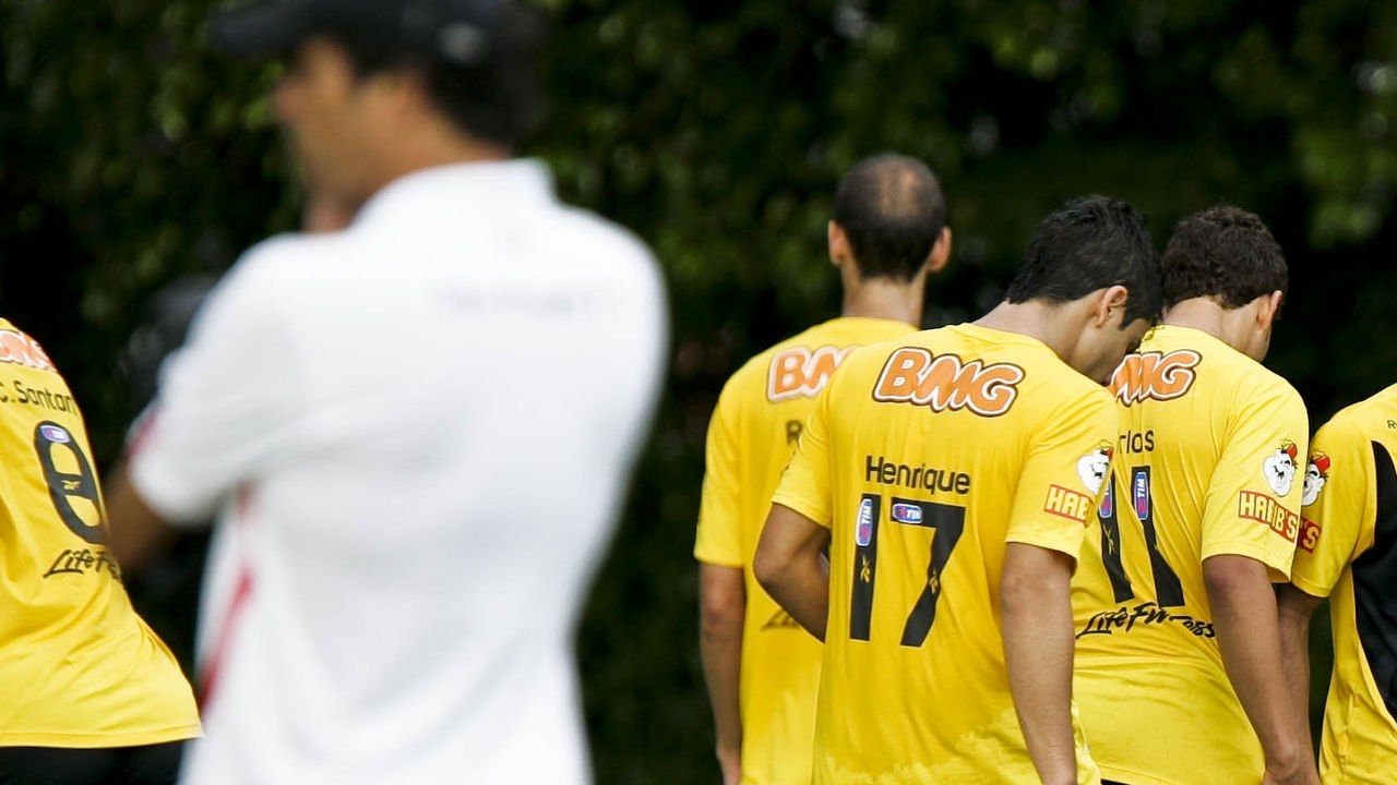 Novo técnico  do São Paulo, Luis Zubeldía tem seu primeiro treino em campo Lorena Bueri
