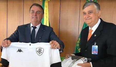 Presidente do Botafogo agradece a Bolsonaro por aprovar o projeto de clube-empresa