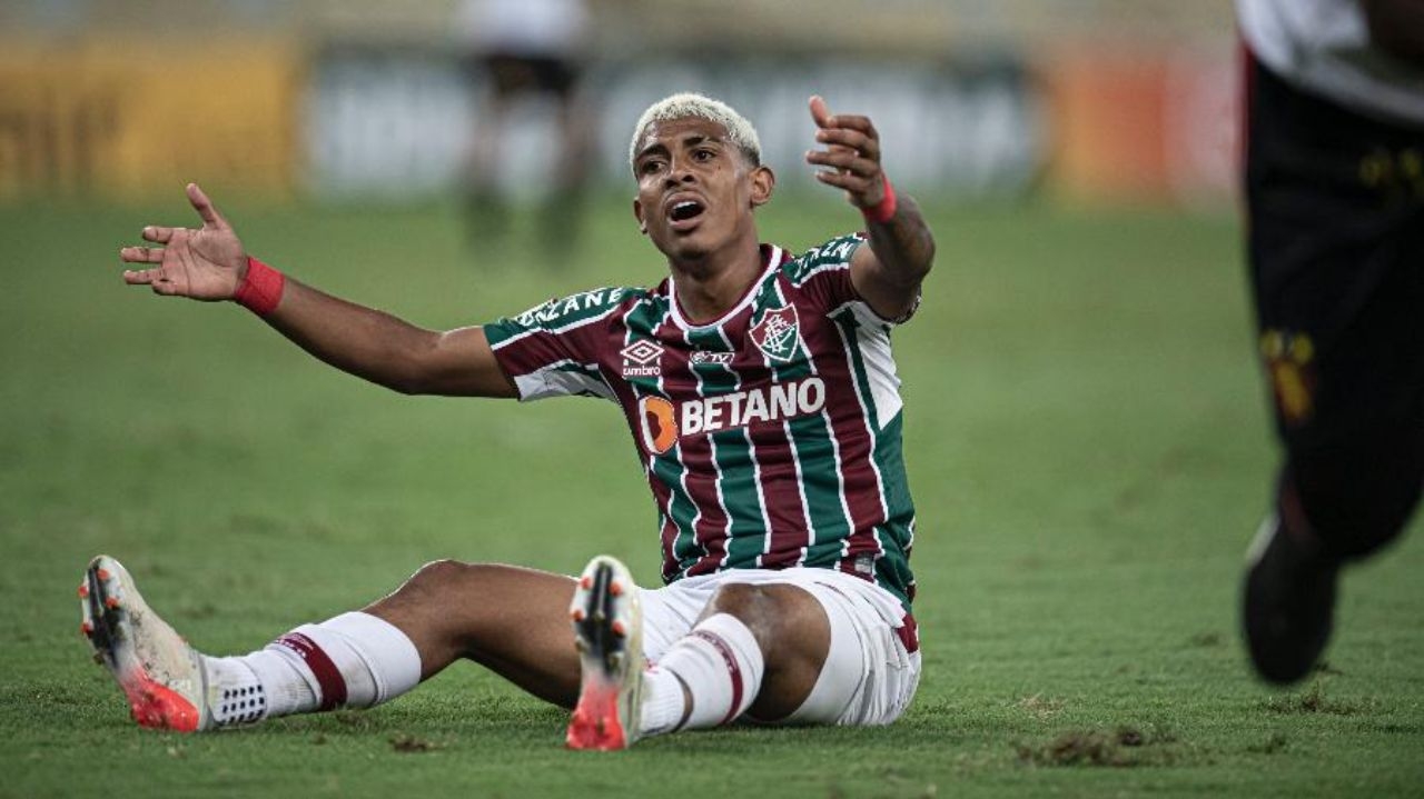 Fluminense pune atletas por indisciplina após flagra e pedido de líderes do grupo Lorena Bueri