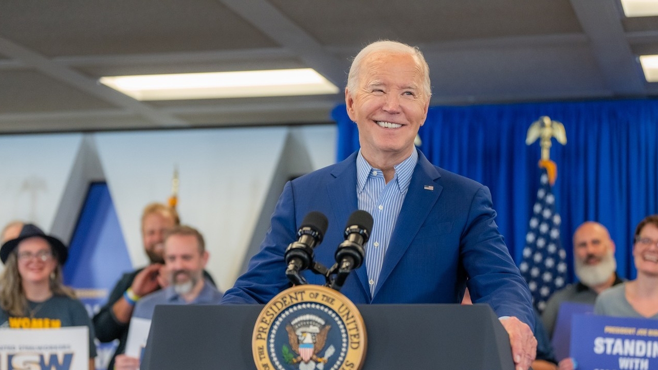 Presidente Joe Biden aprova uma lei que proíbe o TikTok nos Estados Unidos Lorena Bueri
