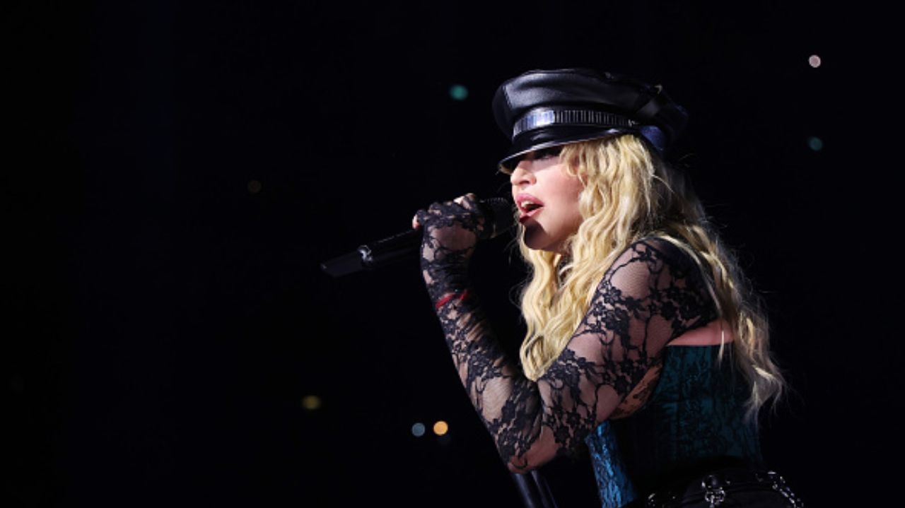 Madonna: veja os looks mais autênticos da cantora em cada década Lorena Bueri