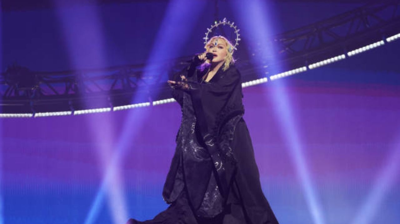 Madonna chega ao Rio de Janeiro para super show em Copacabana Lorena Bueri