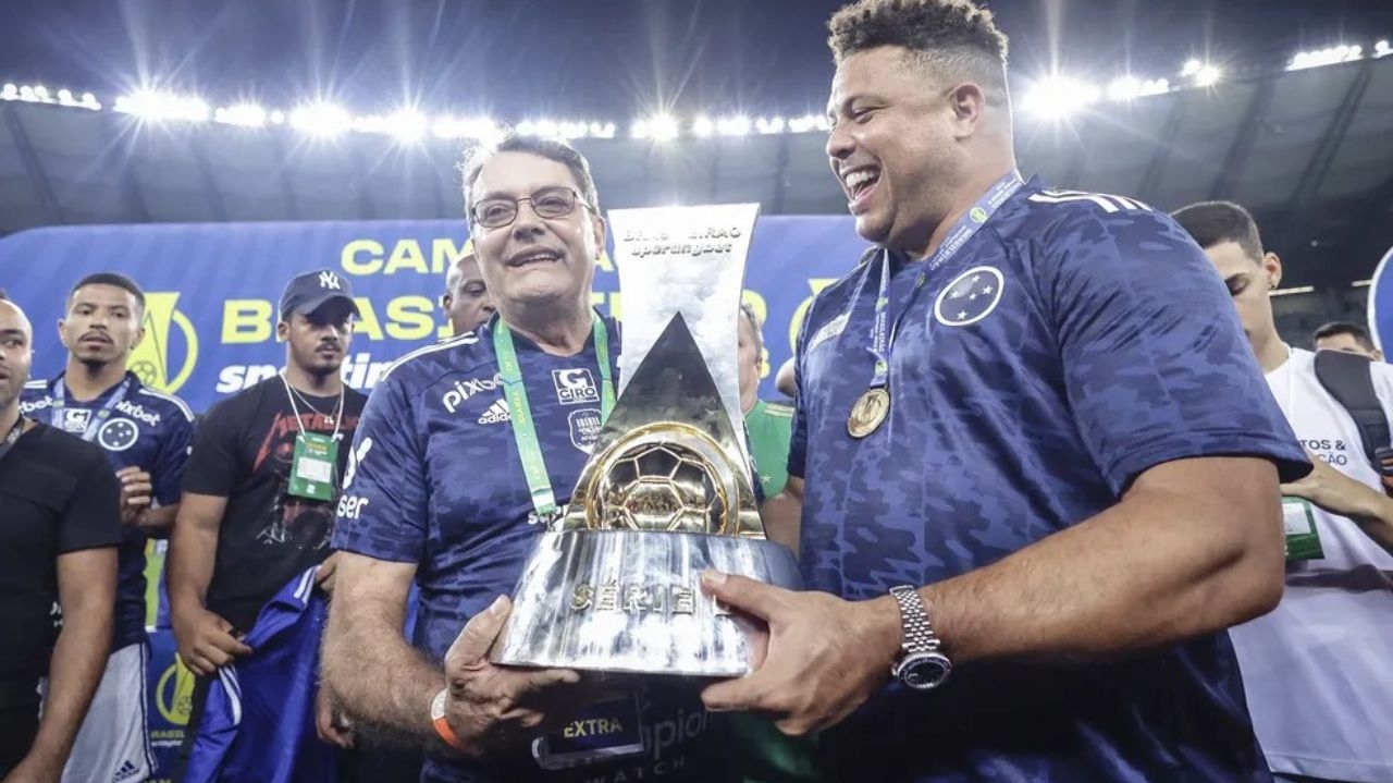 Ronaldo encaminha venda da SAF Cruzeiro Lorena Bueri