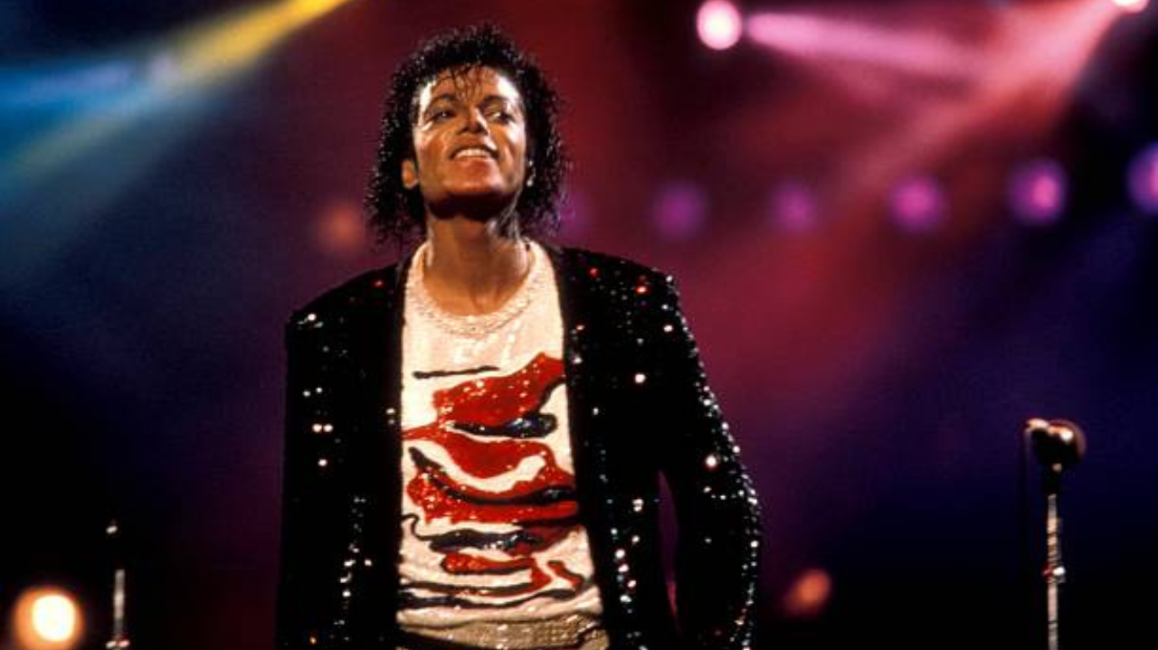 Jaqueta 'Billie Jean' de Michael Jackson vai ser colocada em leilão Lorena Bueri