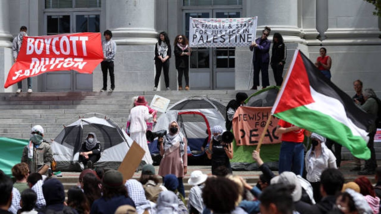 Alunos da Universidade de Columbia são suspensos por protestos pró-palestina Lorena Bueri