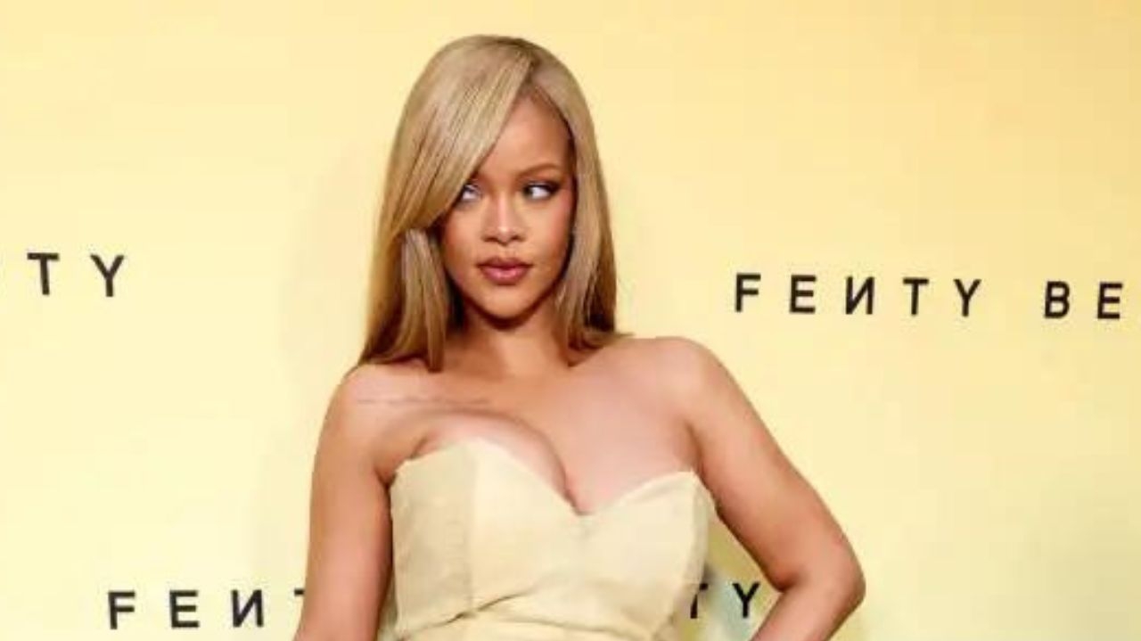 Loiro baunilha: Rihanna entrega versatilidade em seu novo visual Lorena Bueri