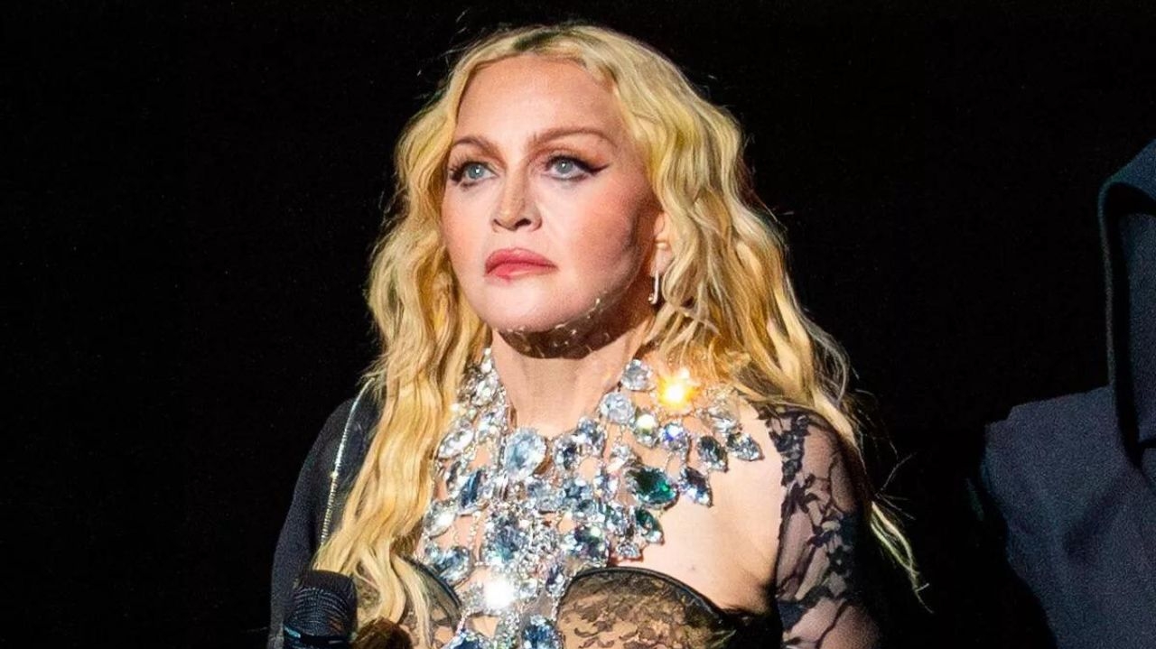 Confira os possíveis looks de Madonna para o show no Brasil Lorena Bueri