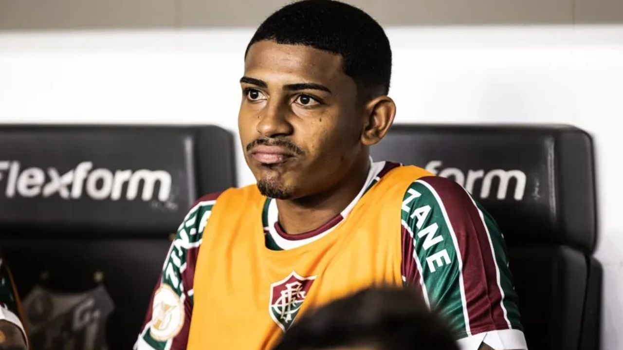 John Kennedy busca recomeço no Fluminense, após ser afastado do clube Lorena Bueri