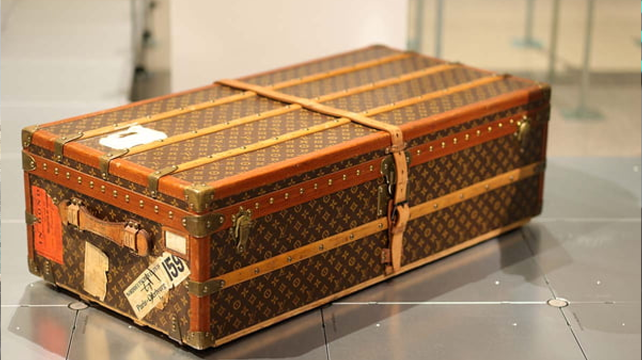 Louis Vuitton: conheça a história da grife que começou com baús e malas de viagem Lorena Bueri