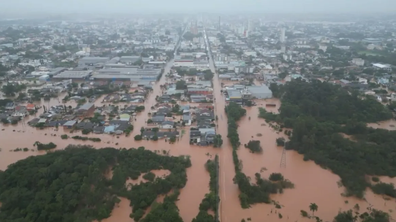 Aguaceiro rompe barragem, alerta o governador do Rio Grande do Sul  Lorena Bueri
