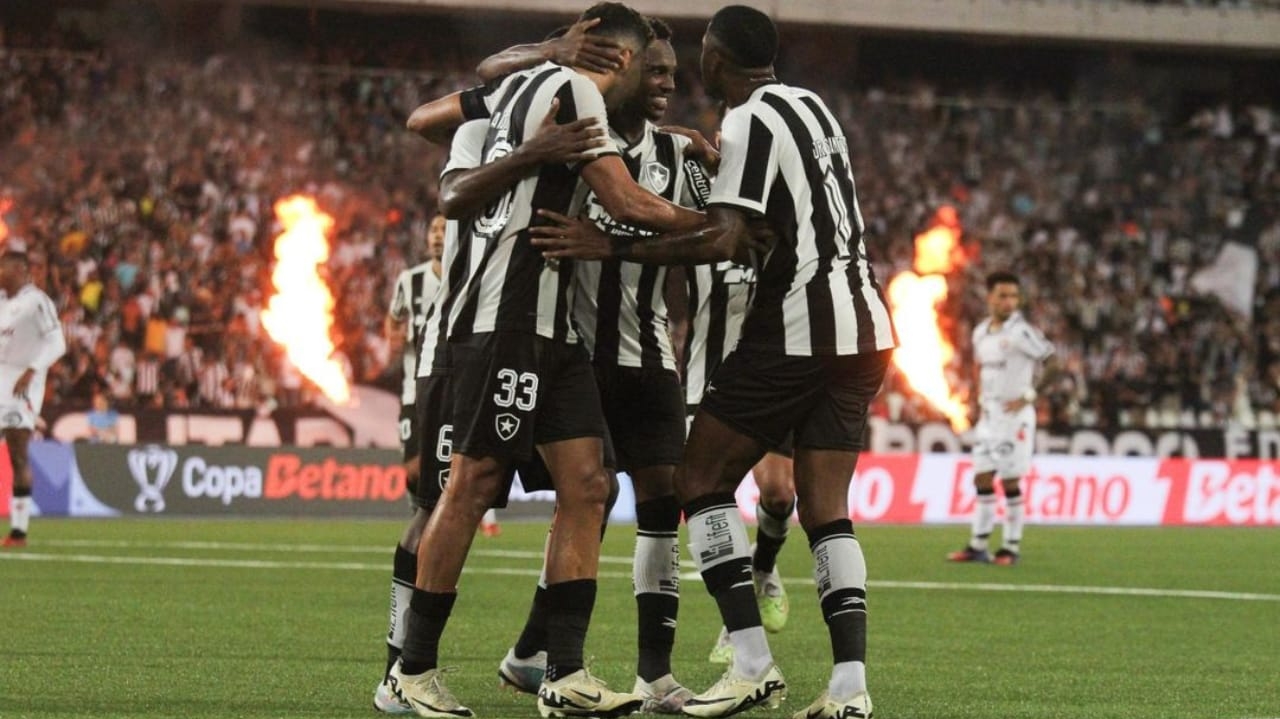 Botafogo vence o Vitória e larga na frente pela terceira fase da Copa do Brasil Lorena Bueri