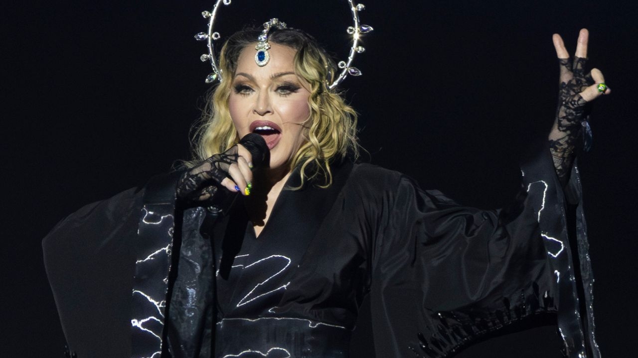 'The Celebration Tour In Rio': Madonna faz história na praia de Copacabana Lorena Bueri