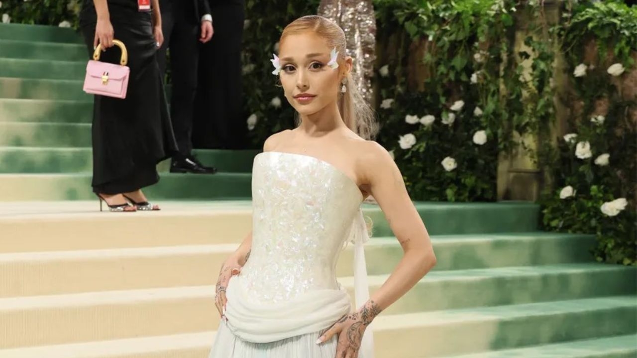 Ariana Grande arrasa no Met Gala 2024 com uma performance sublime Lorena Bueri