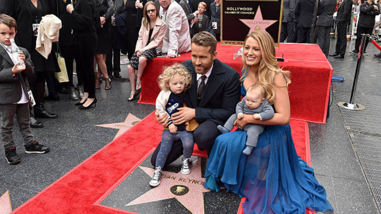 Blake Lively e Ryan Reynolds optam por noite em família ao invés do Met Gala 2024 Lorena Bueri