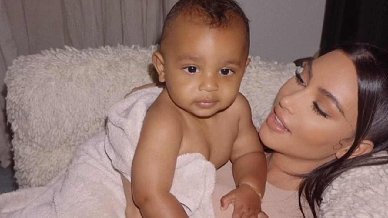 Kim Kardashian celebra aniversário de Psalm, seu filho mais novo Lorena Bueri